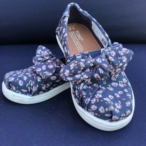TOMS Tiny Bow Classic Slip-ons